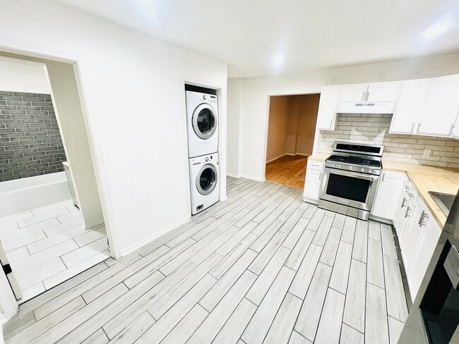 Kitchen - 2611 N Holton St