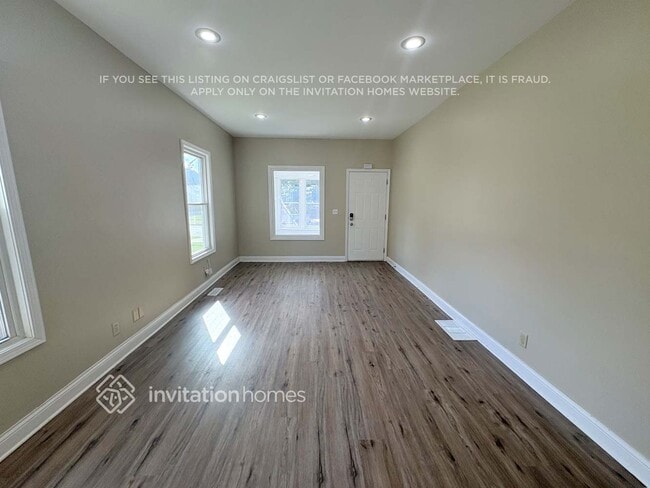 Building Photo - 1024 25th Ave SE