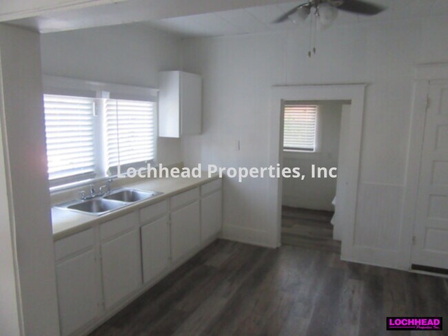 Foto del edificio - 105 E College St