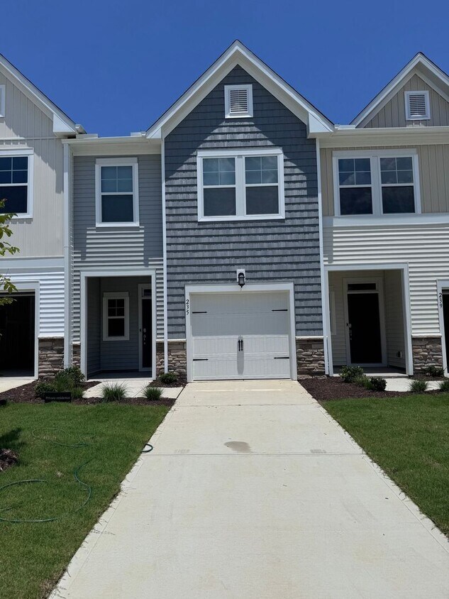 Primary Photo - New 3BR Townhome in Smithfield for Rent