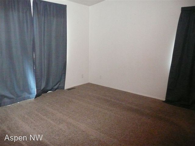Building Photo - 2 br, 2 bath House - 15805 14th Ave. NW