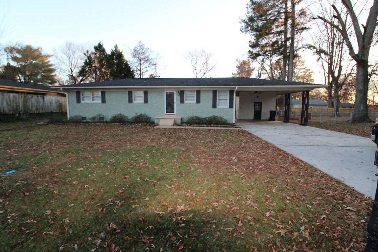 Primary Photo - Cute home in Athens near Julian Newman Ele...