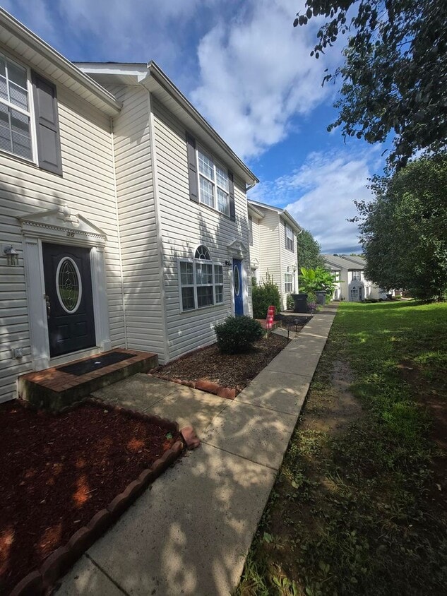 Primary Photo - Spacious 2-Bedroom Townhome – Private Deck...