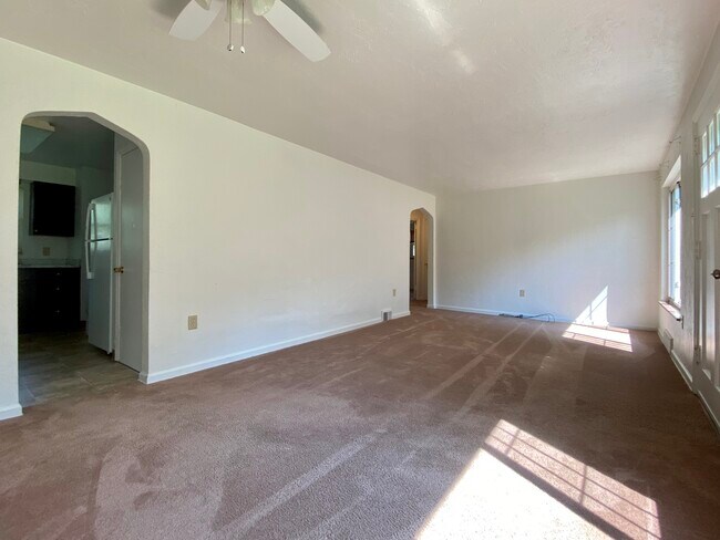Foto del edificio - 124 Parkwood Ln