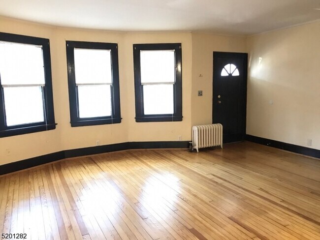 Building Photo - 9 Mill St