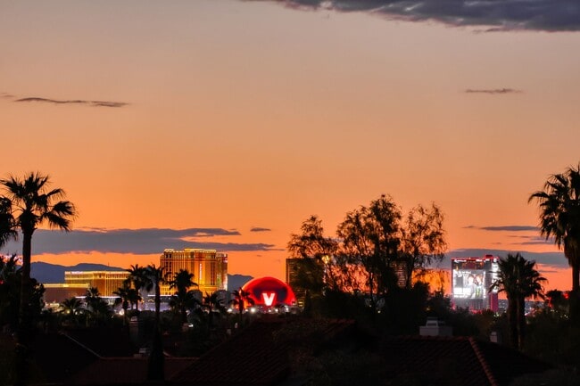 Building Photo - Stunning Green Valley, Guard Gated Communi...