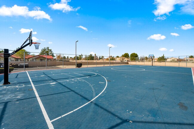 Foto del edificio - Woodlands West Townhomes