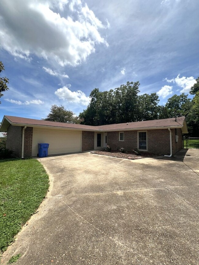 Building Photo - 204 Heritage Blvd