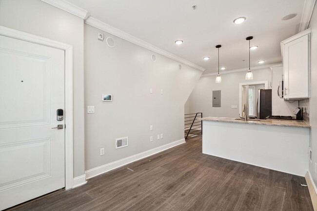 Building Photo - Newer Construction | 3 bed/ 2 bath | Brewe...