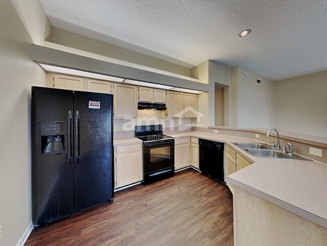 Foto del edificio - 1851 Burgess Hill Dr E