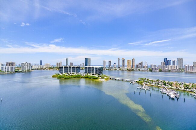 Foto del edificio - 3201 NE 183rd St