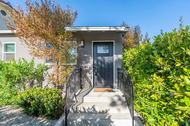 Foto del edificio - Cozy Home in Culver City!