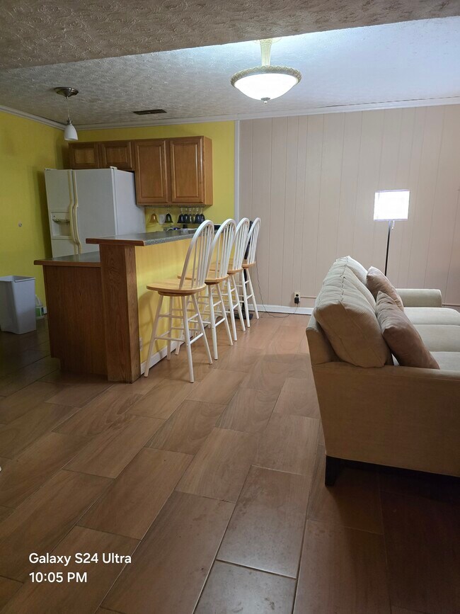 Eat-in Kitchen - 1701 Willow Ln
