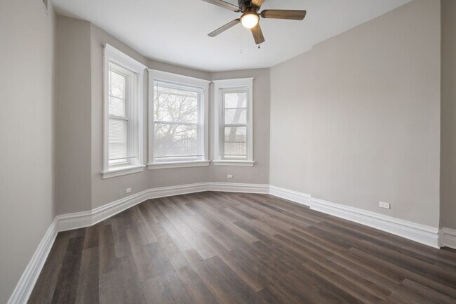 Foto del edificio - 6110 S Ingleside Ave