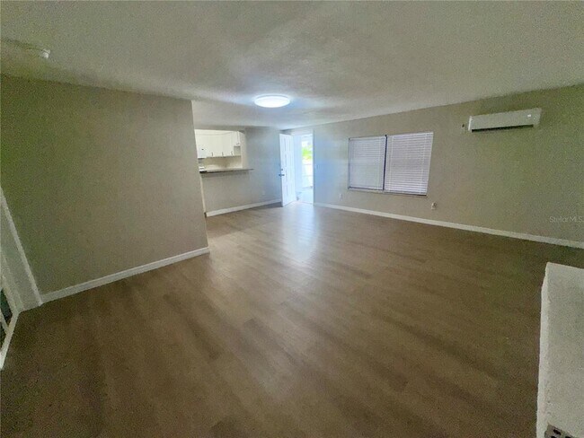 Foto del edificio - 1111 Romano Ave