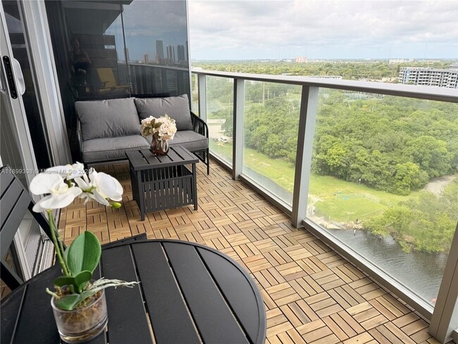 Foto del edificio - 16385 Biscayne Blvd
