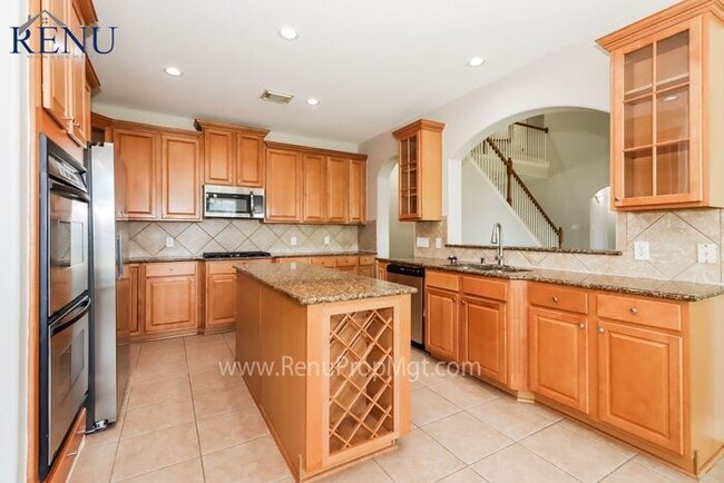 Building Photo - AVAILABLE NOW FOR A SELF GUIDED TOUR!