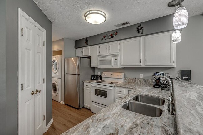 Building Photo - 549 White River Dr