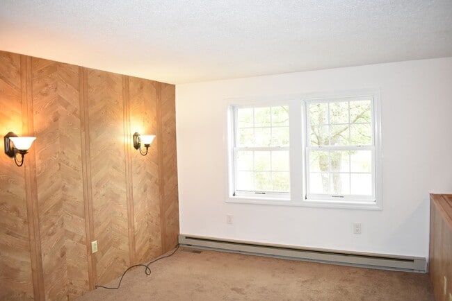 Building Photo - 28 Johnson St