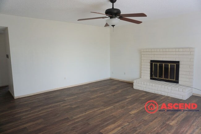Building Photo - Cute home located in the Southwest!