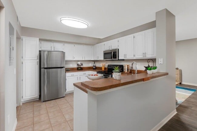 Building Photo - Manatee Bay Apartments