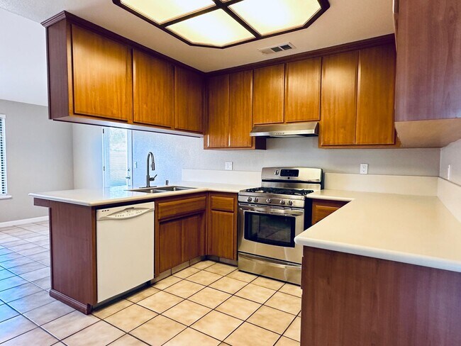 Building Photo - SOLAR HOME AVAILABLE NOW!!