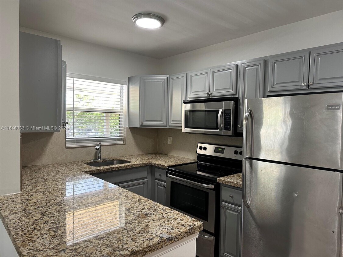 Foto principal - 2640 NE 8th Ave