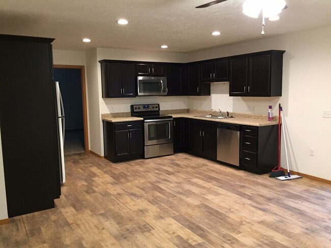 Building Photo - 1003 N Missouri Dr