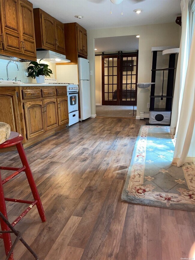 8 Huyler Rd, Setauket East Setauket, NY 11733 Room for Rent in