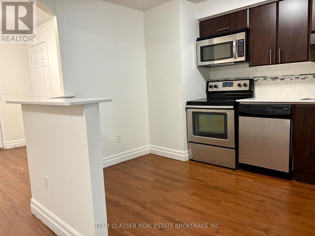 Building Photo - 675 RICHMOND St