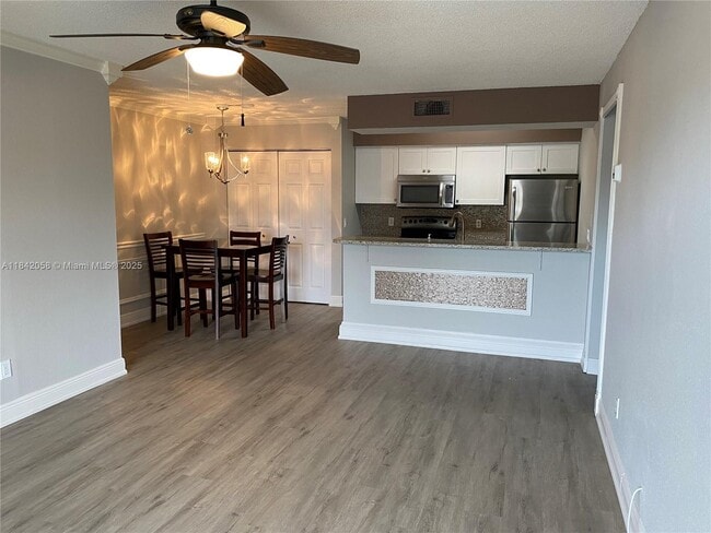 Building Photo - 5321 Summerlin Rd