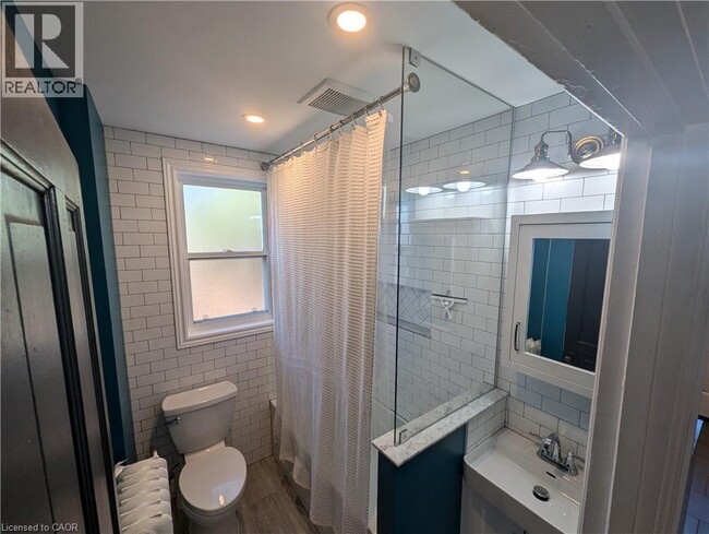 Building Photo - 81 Dunsmure Rd