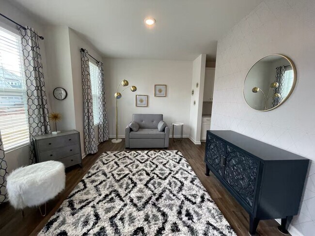 Foto del edificio - Furnished Townhome in Greer is Available