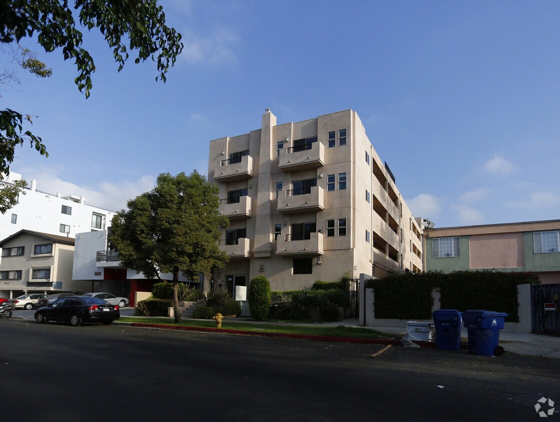 Building - 5827 Carlton Way