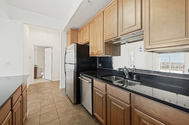 Building Photo - 3225 Turtle Creek Blvd