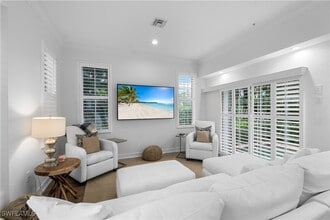 Building Photo - 991 8th St S