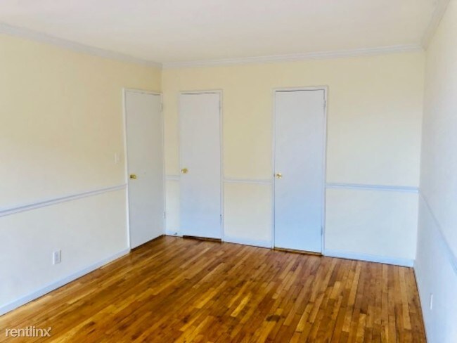 Building Photo - 1 br, 1 bath Apartment - 70 Croton Ave