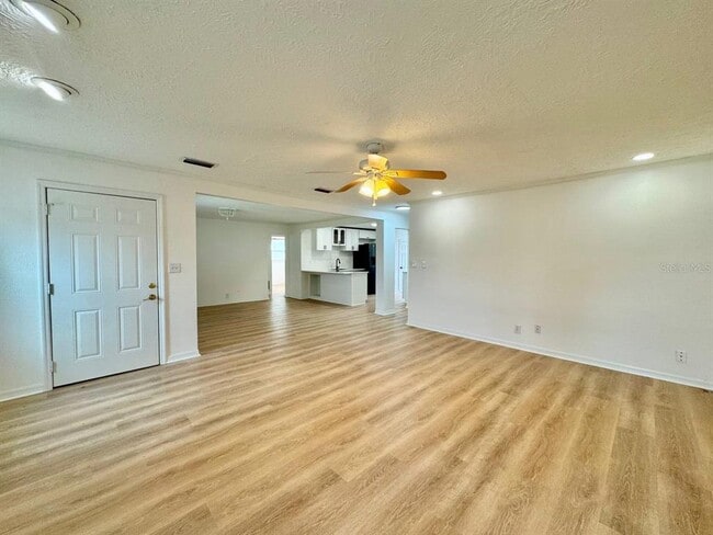 Foto del edificio - 621 85th Ave N
