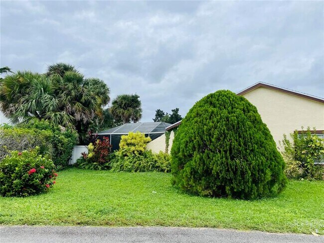 Building Photo - 8813 Paradise Ct