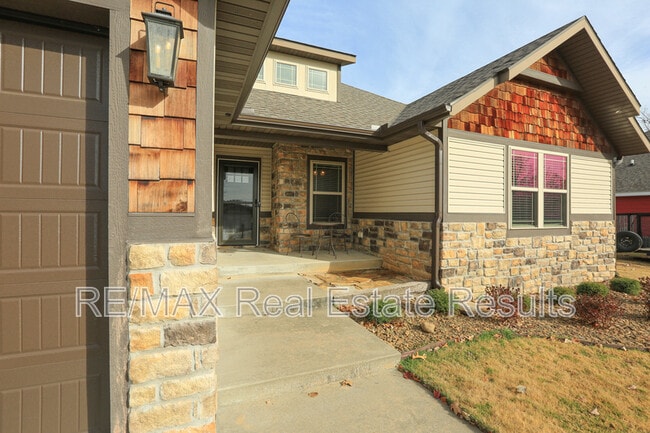 Building Photo - 1000 Peak St