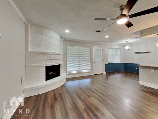 Foto del edificio - 1914 Meadow Creek Dr