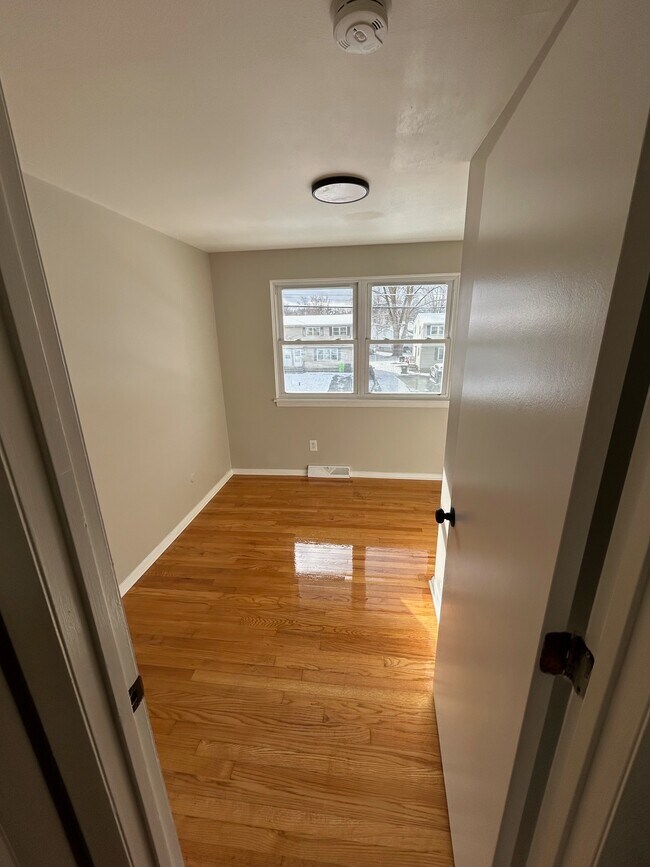 Building Photo - 625 Sunflower Dr