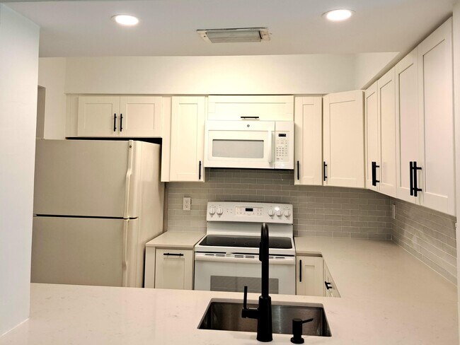 Foto del edificio - 2112 S Cypress Bend Dr