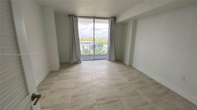 Foto del edificio - 10275 Collins Ave