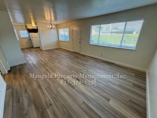 Building Photo - 450bel