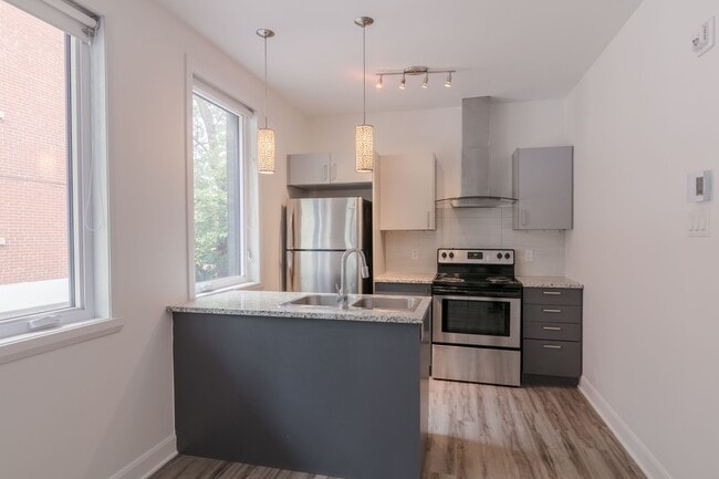 Building Photo - 6600 Av De Darlington