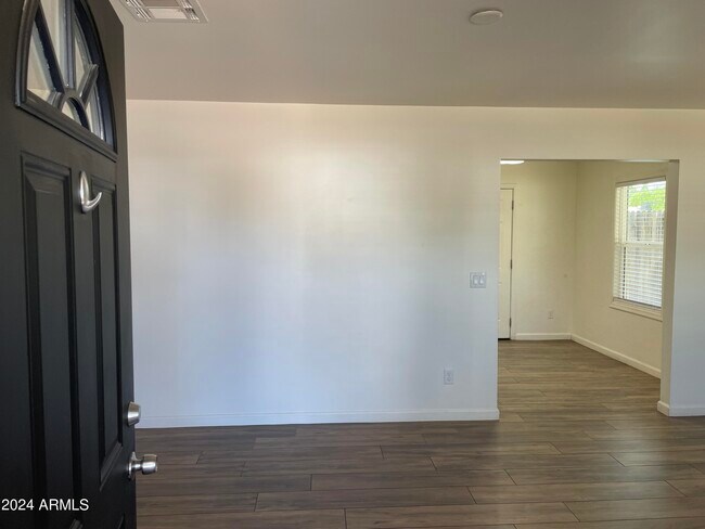 Foto del edificio - 1005 E Mariposa St