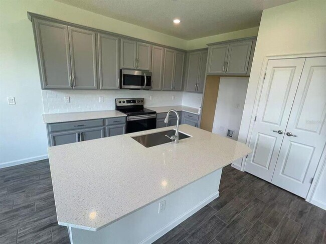 Building Photo - 1365 Yorkdale Rd