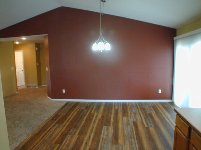 Building Photo - House For Lease