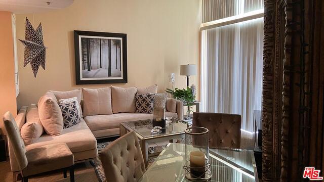 Building Photo - 620 S Gramercy Pl